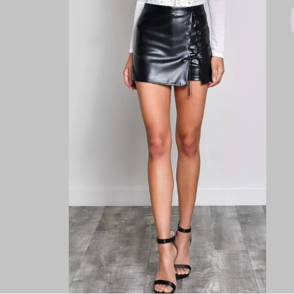 Black Faux Vegan Leather Lace Up Skort Skirt - Picture 3 of 4